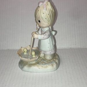 Precious Moments Girl Let Love Reign with Umbrella and Ducklings